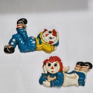 Rare 1977 Bobbs Merrill Raggedy Ann and Andy Plastic Wall Plaques